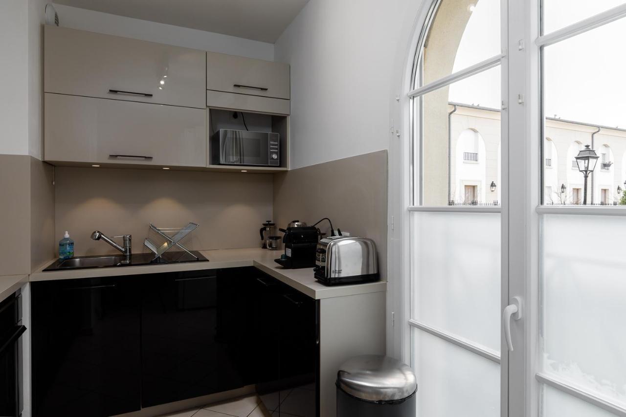 Apartment 2 Bedroomed Near Disneyland Paris With Garden Parking At Serris Bagian luar foto