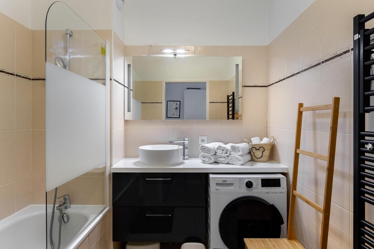 Apartment 2 Bedroomed Near Disneyland Paris With Garden Parking At Serris Bagian luar foto